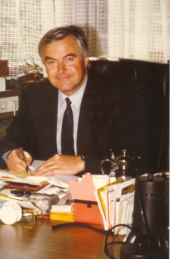 Kurt Dittes am Schreibtisch ca. 1990